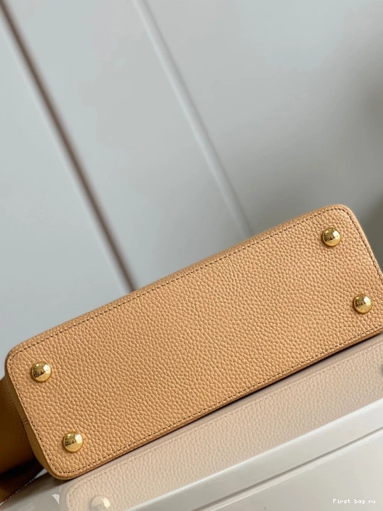 First bag ru LOUIS CAPUCINES VUITTON MM 0803